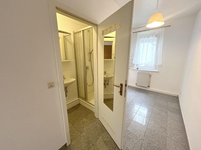 Helle City-Wohnung mit EBK direkt im Zentrum von Kornwestheim – Badzugang 