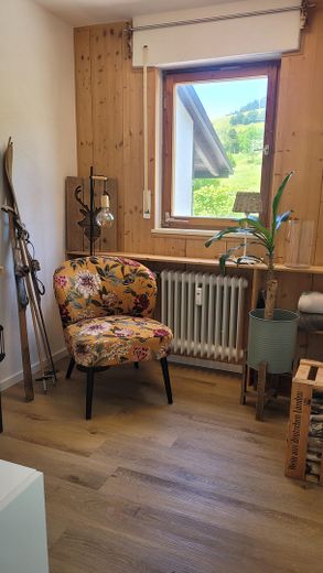 2-Zimmer-Maisonettewohnung mit Balkon – Leseecke