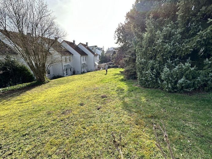 Zweifamilienhaus mit 2 sep. Wohneinheiten | Mögl. Anlageobjekt – Garten