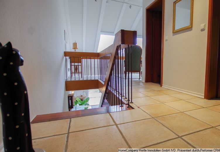 Spacieuse maisonnette au design loft très lumineux et ouvert, avec grand balcon ainsi qu’un mobilier vintage élégant, pour 3 à 12 mois à proximité immédiate du Lorettoberg, dans le quartier de Wiehre à Fribourg – 0448ce4c15cf2dcd444e9b46a720df1c570ff180.jpg