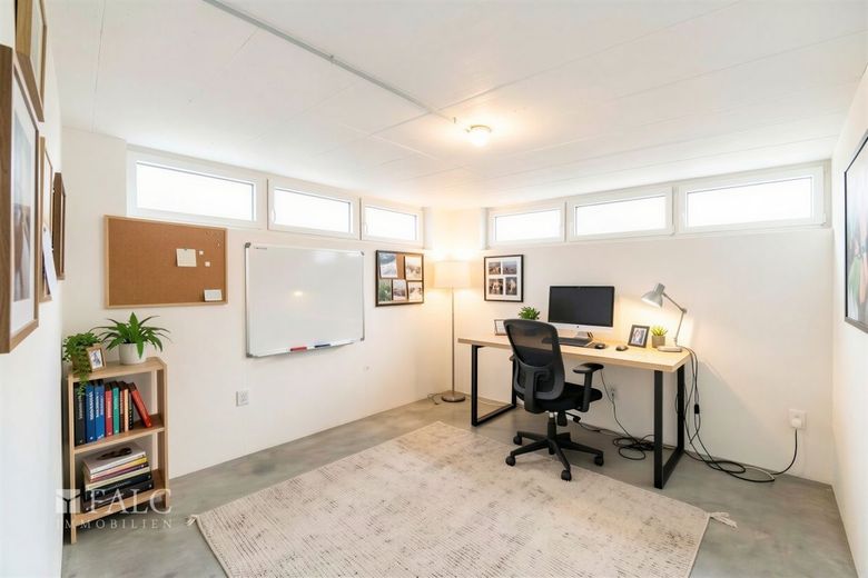 Exklusives Penthouse im Zentrum – Keller - (KI generiert)