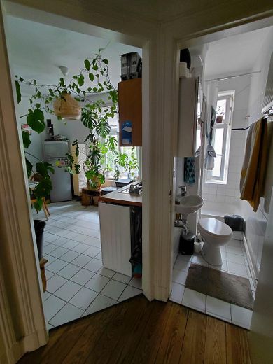 Sans commission pour l’acheteur ! Charmant appartement calme de 2 pièces au cœur de Winterhude – Vom Flur in die Küche oder Bad