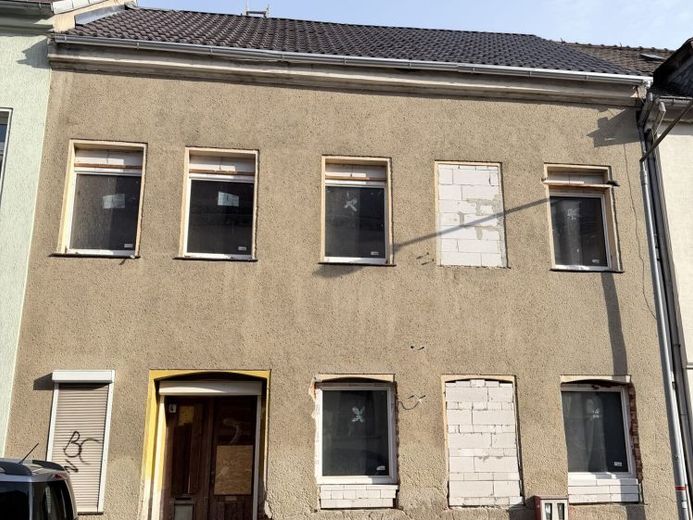 Sanierungsbedürftiges Zweifamilienhaus mit Ausbaupotenzial – फोटो 1