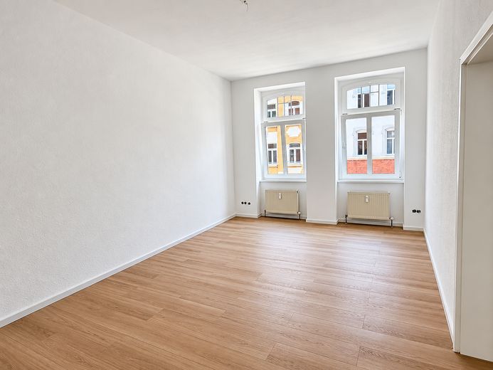Перше заселення після ремонту — світла 3-кімнатна квартира в Ерфурті – Wohnzimmer