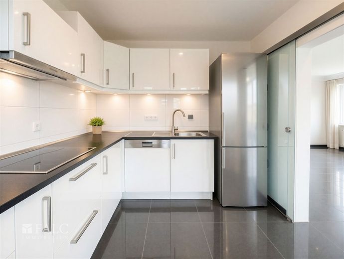 Bezugsfreie 3-Zimmer-DG-Wohnung mit ca. 95 m² in Kaarst-Holzbüttgen - ruhig gelegen &amp;  modernisiert – Küche