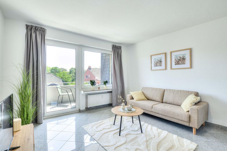Renovierte 3-Zimmer Wohnung mit Balkon in ruhiger Lage – Sofort einziehen und wohlfühlen – Wohnzimmer