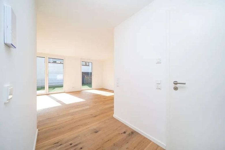 Moderne Garten- Maisonette mit außergewöhnlichen Lichthöfen – Flur