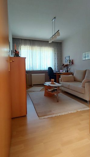 Casa a schiera ben tenuta con ampia terrazza sul tetto soleggiata e molto spazio – KiZi 1