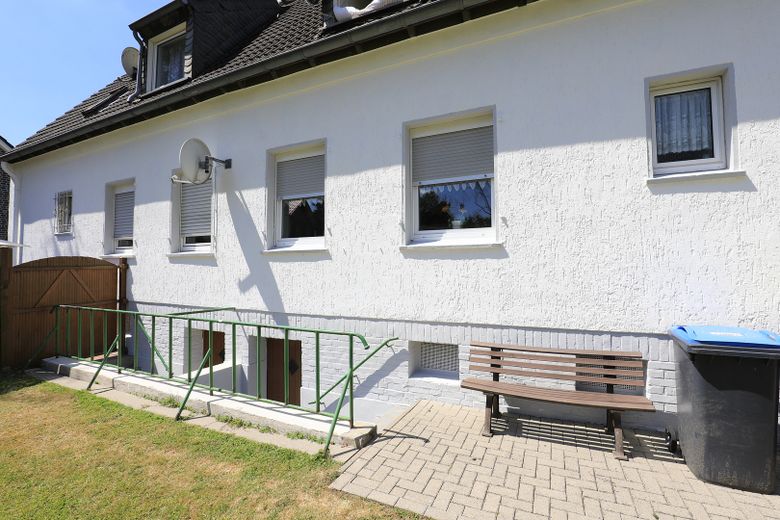 Schöne Wohnung mit Gartennutzung in Bönen – Gartenseite