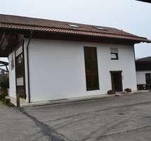 Molto spazio da privato - grande casa unifamiliare con 8 stanze – Ostseite Innenhof 