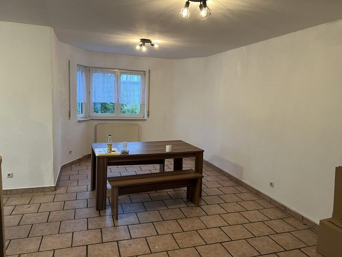 Schöne DHH am Ortsrand mit unverbautem Blick // 147qm Wohnfläche / 7 Zimmer / Einziehen & Wohlfühlen – WoZi 1 (EG)