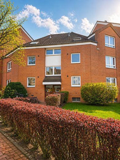 شقة 2 غرفة بتقسيم جيد مع موقف في مرآب تحت الأرض وشرفة في Hannover-Davenstedt – Hausansicht