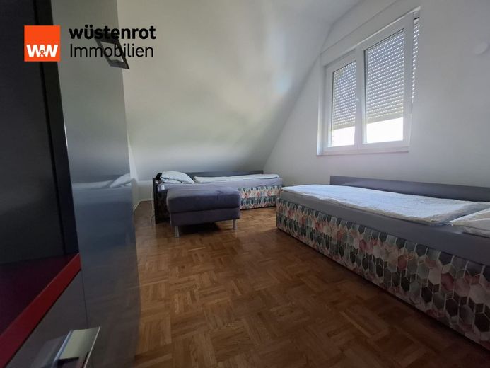 Energieeffizient! Modernes Wohn-und Gewerbehaus mit multiplen Möglichkeiten in Schönefeld zu verkaufen – Schlafzimmer