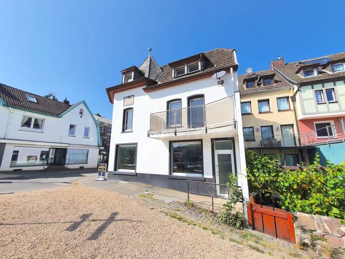 ++ WOHN- UND GESCHÄFTSHAUS IN ZENTRALER LAGE! TOP RENDITE!! ++ – HAUS - ANSICHT