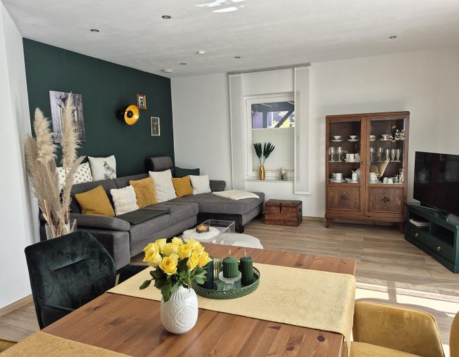 Schöne moderne Doppelhaushälfte in begehrter Lage in Tannenhausen – Wohnzimmer