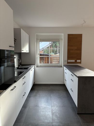 PROVISIONSFREI: Stillvolle 2-Zimmer-Erdgeschosswohnung mit Südterrasse und eigenem Garten – Küche
