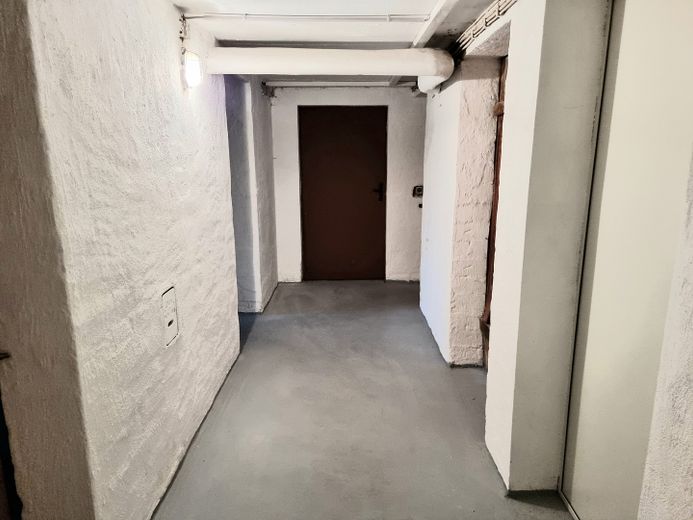 (AK5601) Ampio appartamento di 3 locali con terrazza esposta a sud. – Kellerflur