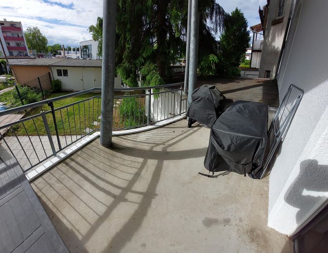 Sehr schönes 3 Fam.- Haus, große Balkone – EG Loggia