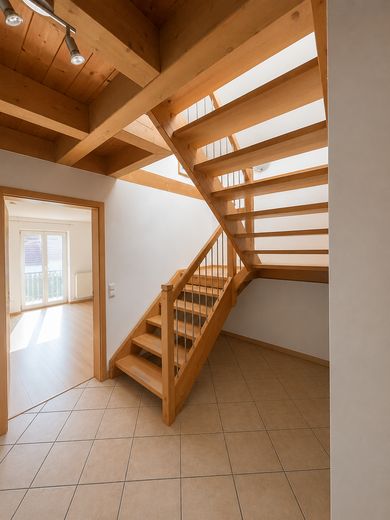 Sehr sonniges Holzhaus, KfW60, Isny-Großholzleute, EG barrierefrei, – Treppe OG nach DG
