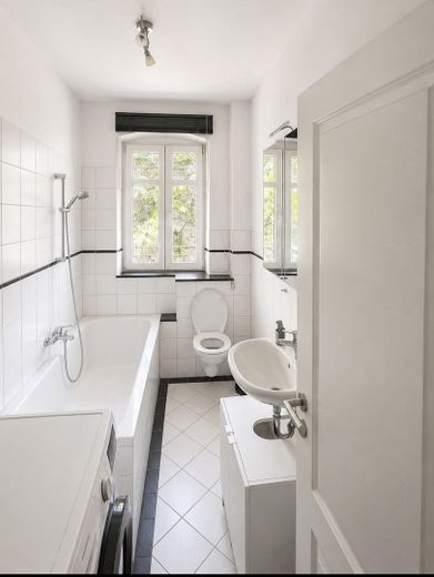 Bright 2-room apartment with balcony in a quiet location - Reichstr. NBG – Badezimmer