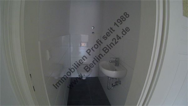 Mietwohnung - 2 Bäder -- 3 Zimmer Dachgeschoß Bezug nach Vollsanierung – G0015163