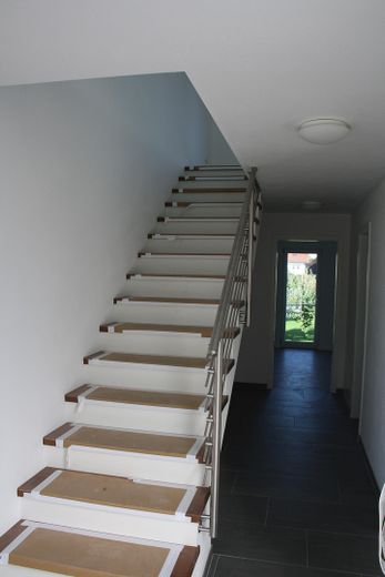 Flur mit Treppe zum DG