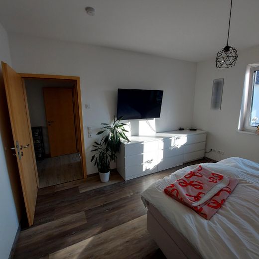 Appartement moderne de 4 pièces avec solaire pour la préparation de l’eau chaude – Photo 4