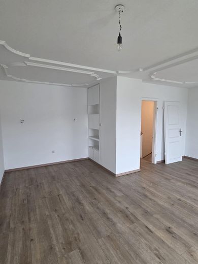 Casa a schiera esclusiva, ristrutturata e inondata di luce, con architettura particolare - 5 min. dall’autostrada A8 – Foto 3