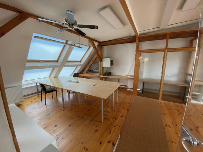 Gewerbliches Dachgeschoss in der Kastanienallee, für Office, Atelier und Wohnen. Provisionsfrei! – Foto 1