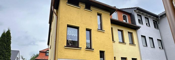 Haus von hinten mit Zufahrt