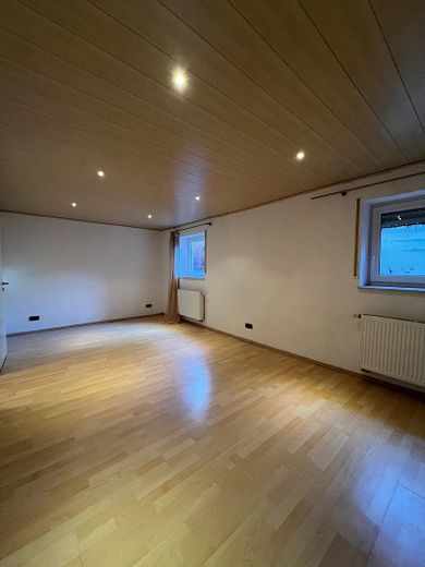 Traumhaftes Haus sucht liebevolle Familie mit Kindern – Großes Schlafzimmer UG