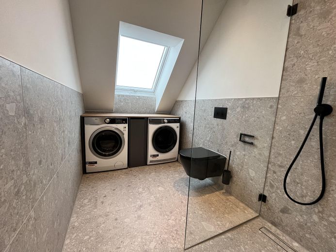Großzügige Maisonettewohnung mit Hausgefühl – Bad im Wohnbereich