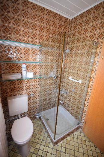 Provisionsfrei! Zweifamilienhaus, großer Sonnengarten – Duschbad EG