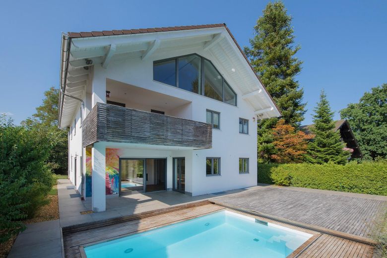 Rodzinna sielanka w Seeshaupt nad jeziorem Starnberger See – Frontansicht