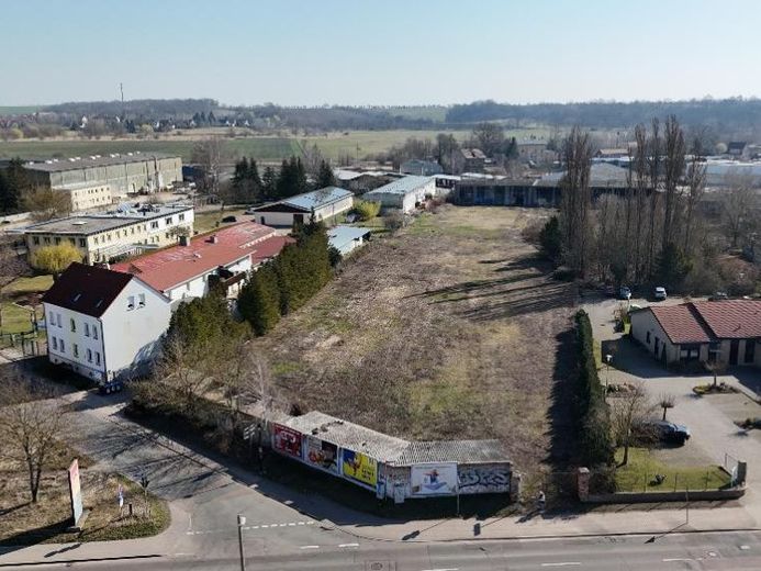 Terrain commercial - situé au centre - constructible à court terme – Photo 1