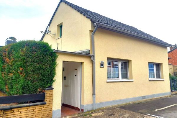 Affascinante casa unifamiliare con giardino e garage in posizione tranquilla a Düren-Arnoldsweiler