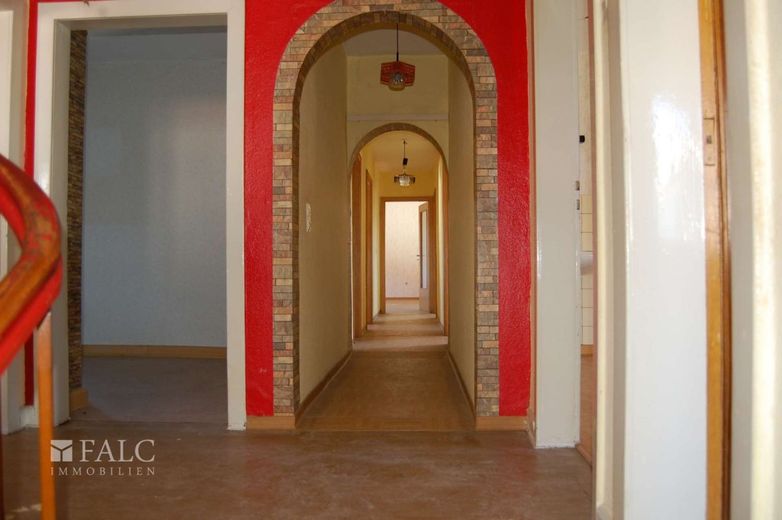+++Immobile da ristrutturare con molto potenziale, senza commissioni!!!+++ – Flur_OG