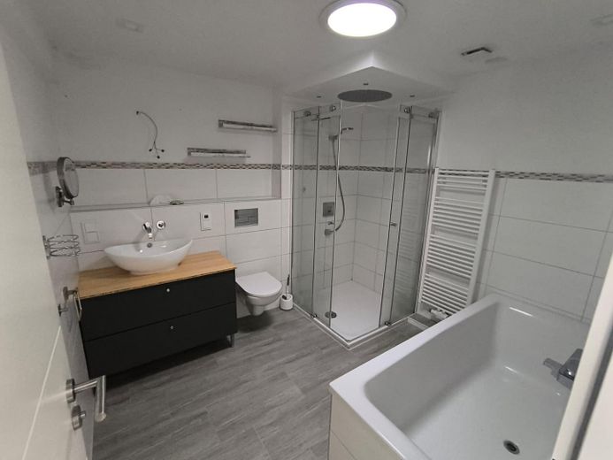 Modernisiertes Reihenmittelhaus in Ronnenberg in ruhiger und zentraler Lage – Badezimmer