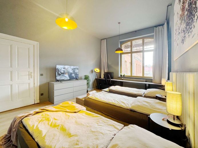 Design trifft Natur - Ferien-Wohnung am Kanal für bis zu 8 Personen (115m2) in Schönebeck – Schlafzimmer1_Blick vom Schrank