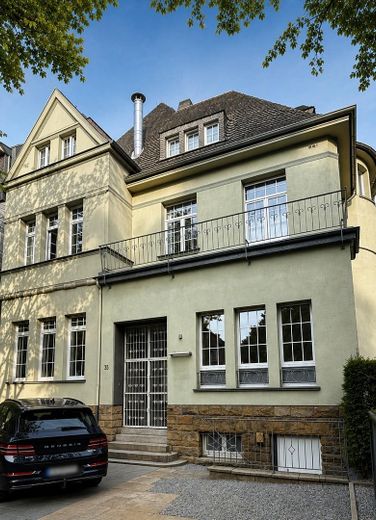 Restorasyon sonrası ilk kullanım, gösterişli Jugendstil villasında – Außenbereich