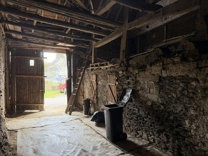 Gut erhaltenes Bauernhaus sucht neue Liebe – Garage