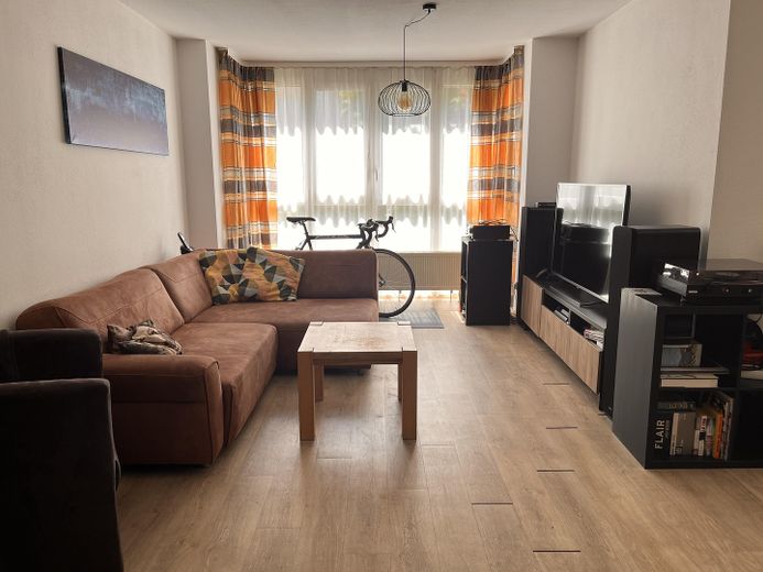 No commission: Well-laid-out 68 m2 ground floor apartment with terrace in a prime location – Wohnzimmer