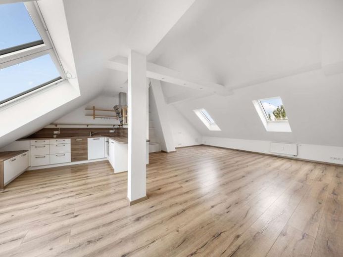 Luminoso e moderno – appartamento mansardato dal carattere di studio – Foto 1