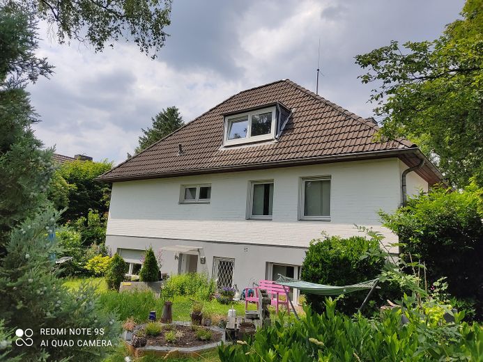 Einfamilienhaus (freistehend) mit Einliegerwohnung – Seitenansicht mit ELW