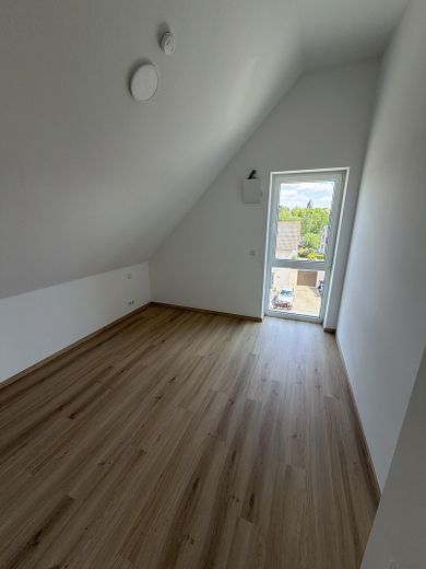 Nouveau projet haut de gamme : 3-4 pièces avec faibles charges (bâtiment KFW55) – DG links Schlafzimmer 1