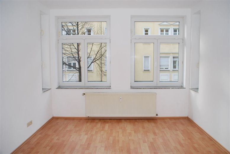 Vollvermietetes und saniertes Renditeobjekt mit Balkonen und Aufzug in zentraler Lage – DSC_0002