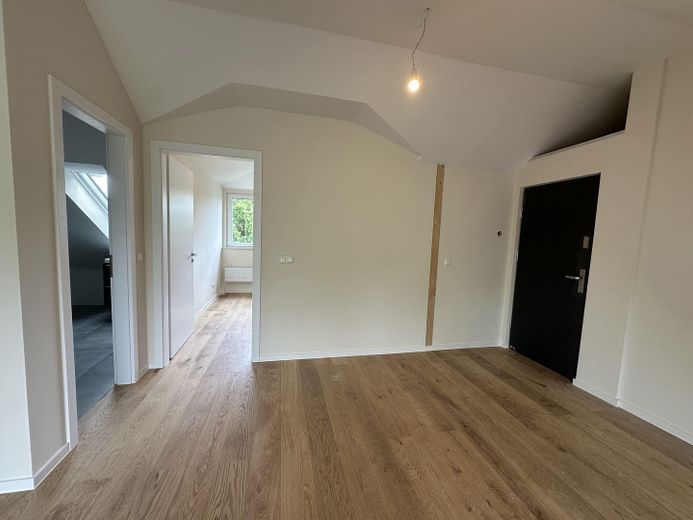 Provisionsfreie Neubau-Dachgeschosswohnung–Erstbezug, hochwert. Ausstattung, 5 Min. Bhf Köpenick – Wohn-/Esszimmer--Schlafzimmer