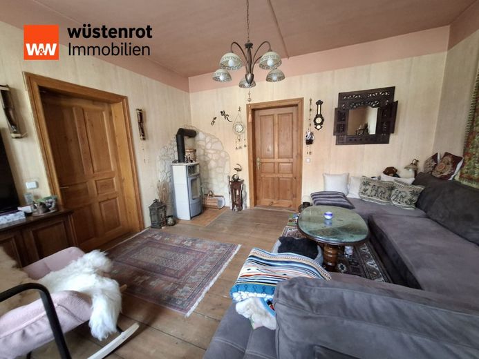 Mehr Wohnraum, mehr Lebensqualität - Modernisiertes Haus mit komfortablen Extras! – Wohnzimmer EG Kamin