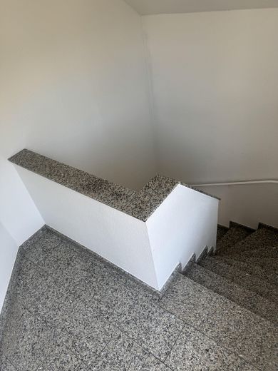 شقة دوبلكس مرنة مع مطبخين وحمّامين – السكن والعمل تحت سقف واحد – دييلهايم – Treppe