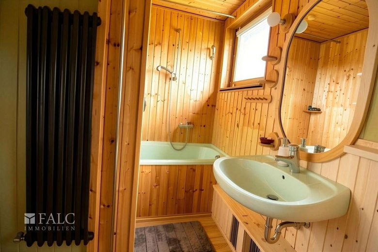 Viel Platz, tolle Lage, großes Potenzial:  Ihr neues Zuhause – Badezimmer - (KI generiert)